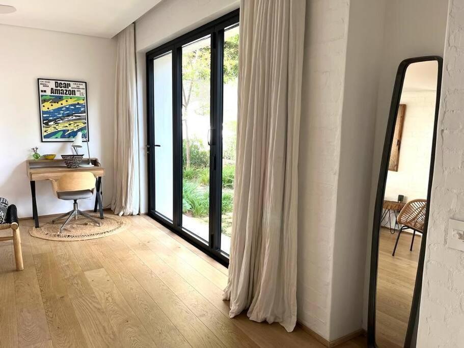 Modern On The Foot Of Table Mountain * Kapstadt