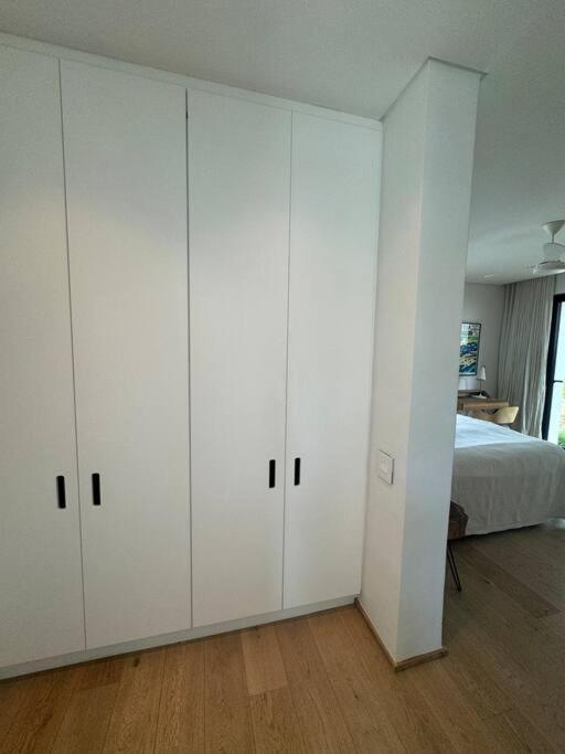 Modern On The Foot Of Table Mountain Apartment