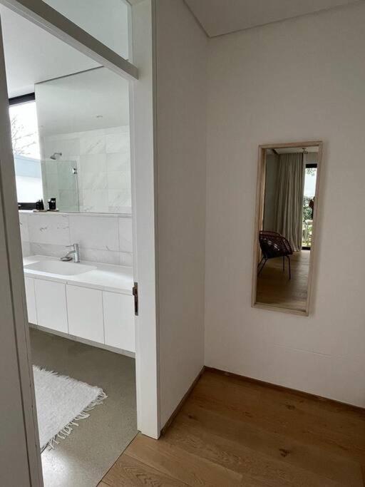 Apartment Modern On The Foot Of Table Mountain Cape Town