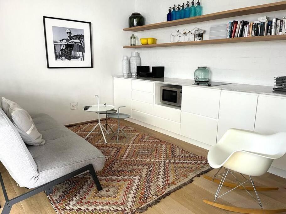 Modern On The Foot Of Table Mountain Apartment