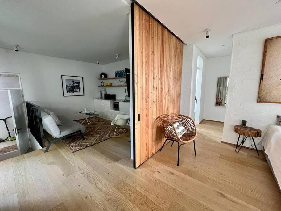 Modern On The Foot Of Table Mountain Apartment