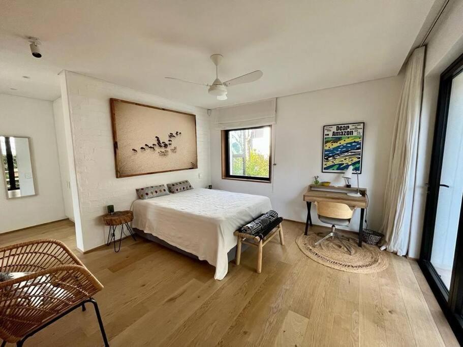 Modern On The Foot Of Table Mountain Apartment