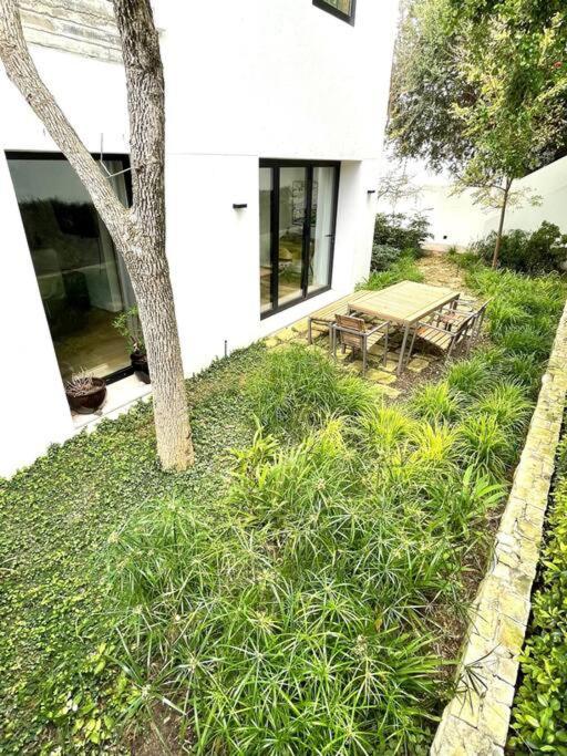Modern On The Foot Of Table Mountain Apartment *